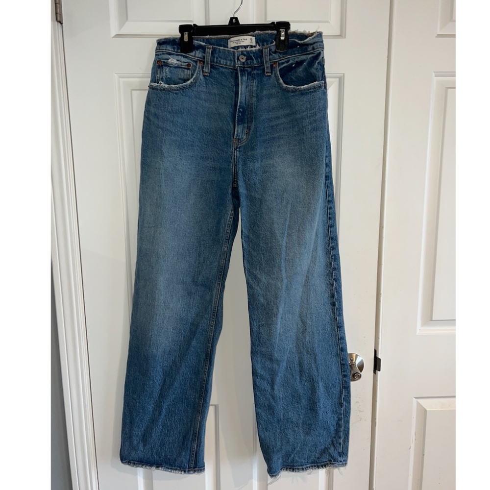 Abercrombie & Fitch 
The 90s Relaxed Jean High Rise Size 29